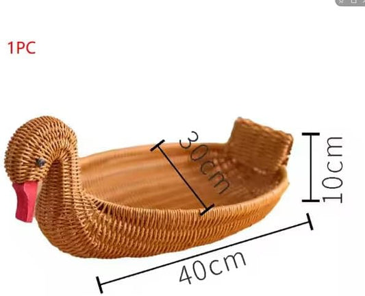 سلة البجعة المزخرفة بالرّاتان
