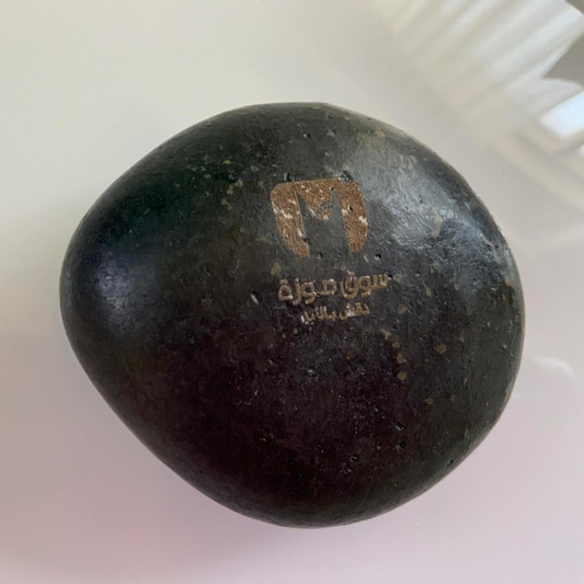 حجر الفن الأسود المنقوش