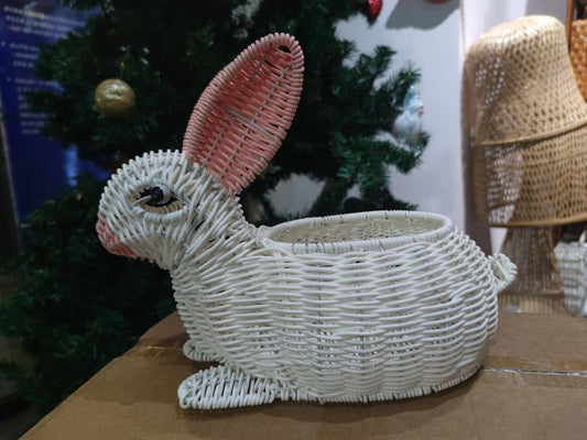 سلة الأرنب المزخرفة بالخيزران